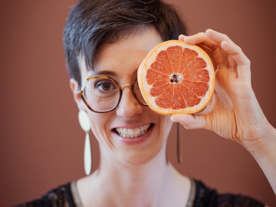 Portrait de Cécile, Assistante Administrative Virtuelle (Indépendante), Bureau Pamplemousse